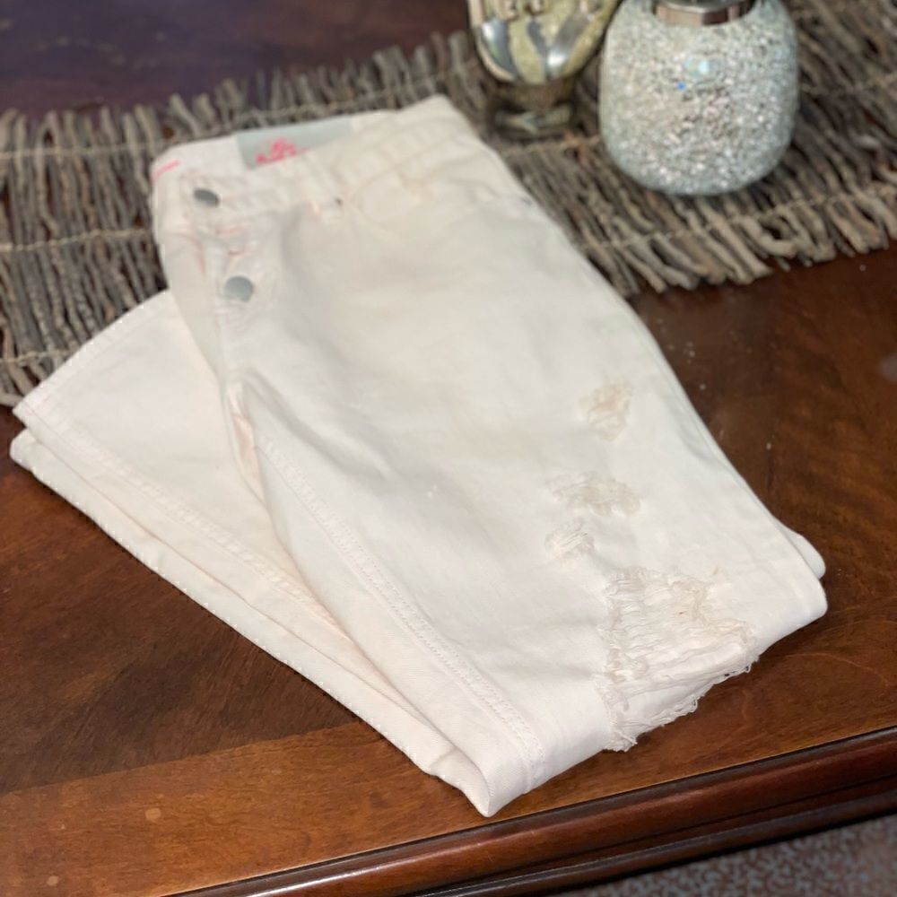 Charlotte Russe The Boyfriend Cropped Distressed Jean, SZ 6